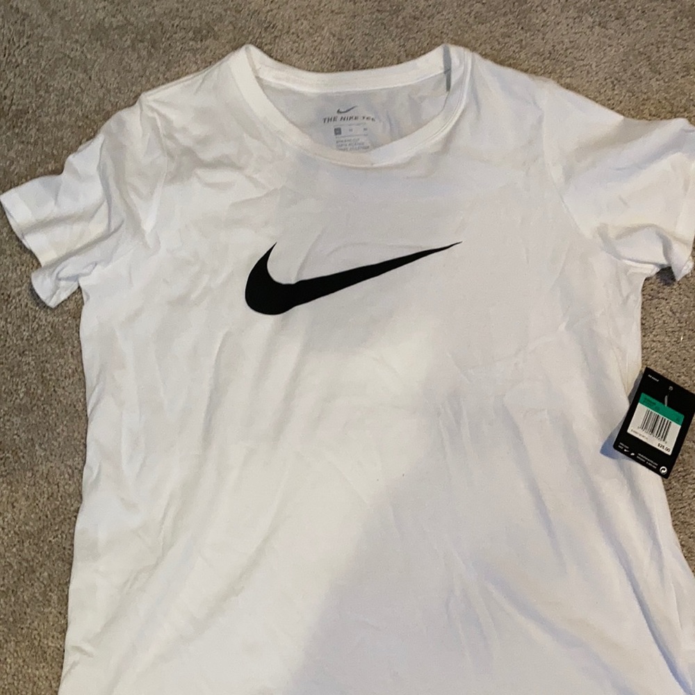 New white Nike women’s t shirt size xl